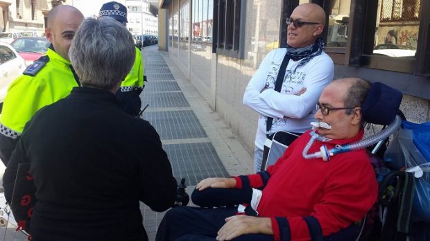 Sla sla-usala-protesta-sotto-l-and-rsquo-assessorato-and-ldquo-pronto-a-passare-la-notte-qui-and-rdquo