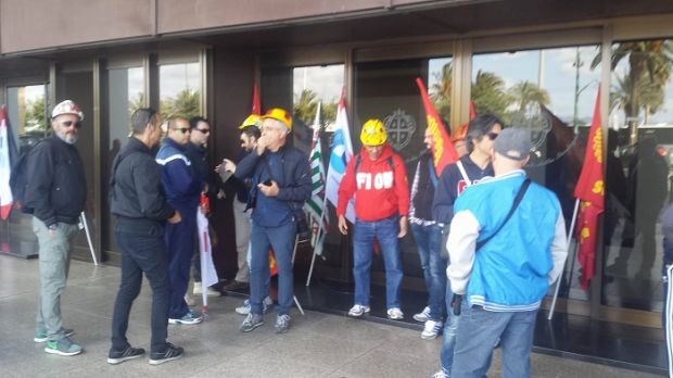 alcoa-esplode-protesta-100-operai-in-via-roma