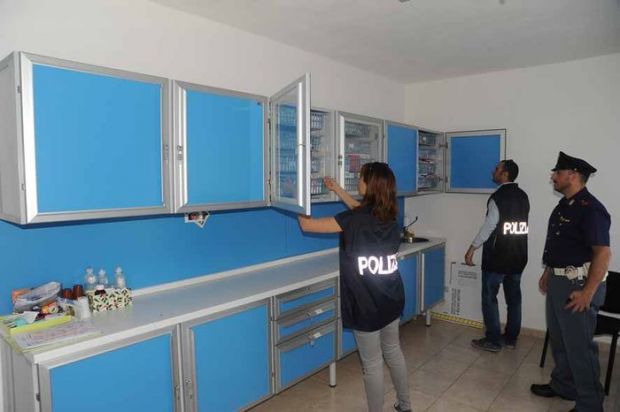 Botte a anziani in casa di riposo: direttrice ai domiciliari. Tre operatori in carcere botte-a-anziani-in-casa-di-riposo-direttrice-ai-domiciliari-tre-operatori-in-carcere