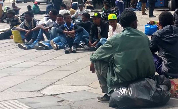 Appello dei volontari per l'accoglienza migranti: "Cerchiamo sede per nostro punto raccolta" appello-dei-volontari-per-l-accoglienza-migranti-and-quot-cerchiamo-sede-per-nostro-punto-raccolta-and-quot