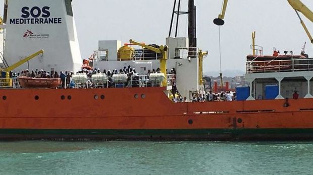 migranti-sbarco-completato-ci-sono-85-minori