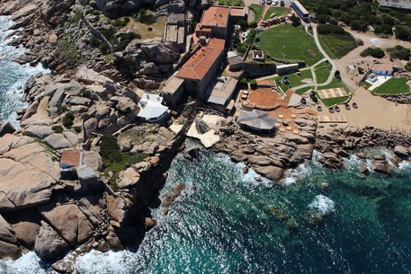 abusi-edilizi-sigilli-al-noto-club-della-costa-smeralda