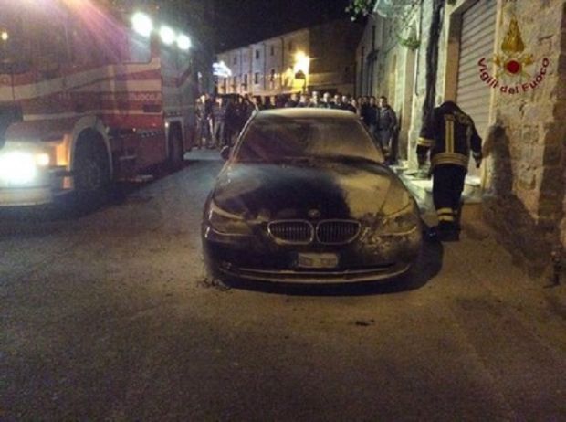 comunali-attentato-a-fonni-in-fiamme-l-and-rsquo-auto-del-sindaco