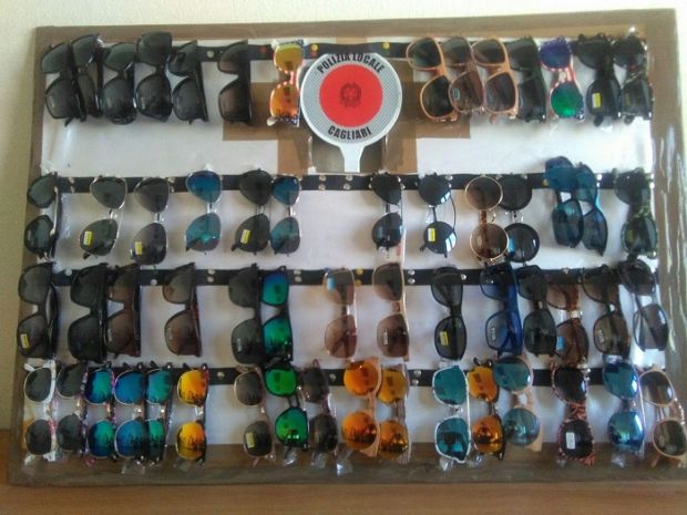 ambulanti-abusivi-sequestro-alla-marina