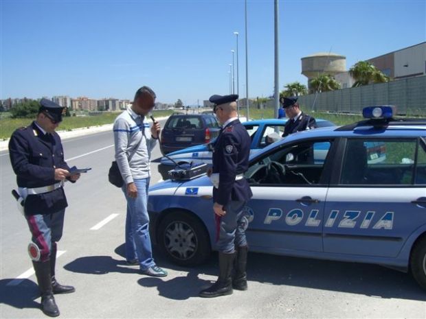 controlli-a-bus-polizia-stradale-and-ldquo-gite-sicure-and-rdquo