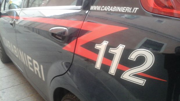 calci-pugni-e-colpi-di-bastone-alla-nonna-ventenne-in-arresto