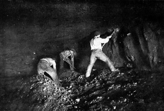 Carbonia: “Onore ai morti in miniera” carbonia-and-ldquo-onore-ai-morti-in-miniera-and-rdquo