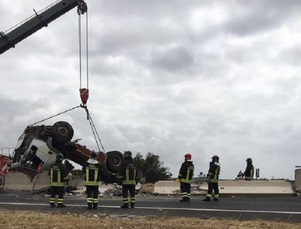 Paura sulla 131 paura-sulla-131-tir-tampona-autoarticolato-un-ferito-traffico-in-tilt