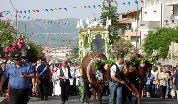sant-antonio-da-arbus-a-santadi-la-pi-and-ugrave-lunga-processione-d-europa