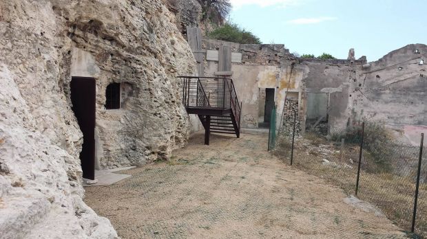 Necropoli Tuvixeddu necropoli-tuvixeddu-restaurata-tomba-romana-caio-rubellio