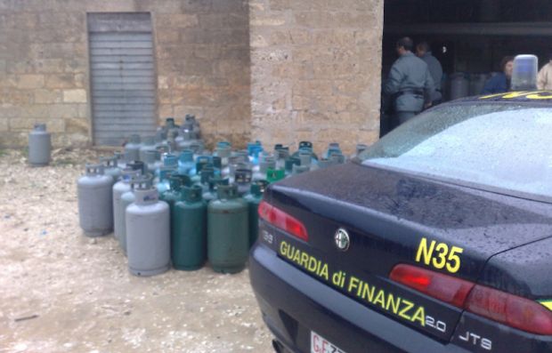 depositi-bombole-fuori-legge-sequestrati-10mila-kg-di-gpl