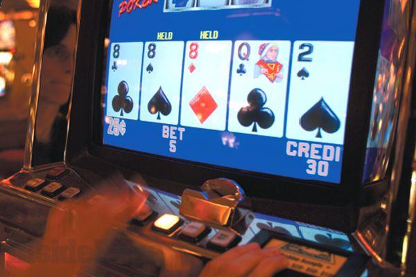 and-quot-nostro-figlio-malato-di-videopoker-and-quot-genitori-disperati-chiedono-aiuto-alla-polizia