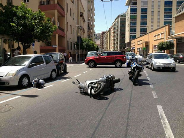 cagliari-scontro-auto-scooter-nel-quartiere-villanova-un-ferito