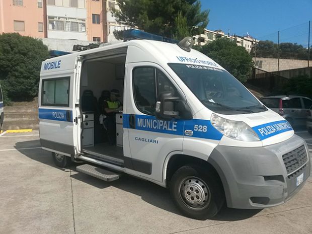 cagliari-a-marina-piccola-l-ufficio-mobile-della-municipale