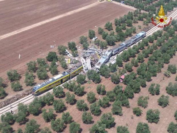 SCONTRO TRA TRENI IN PUGLIA scontro-tra-treni-in-puglia-20-morti-e-35-feriti
