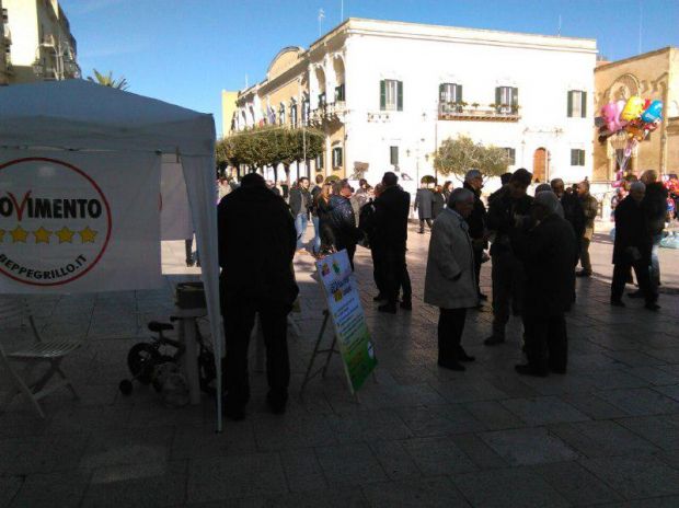 Oristano oristano-meetup-oristano-m5s-in-piazza-per-il-no-al-referendum-costituzionale