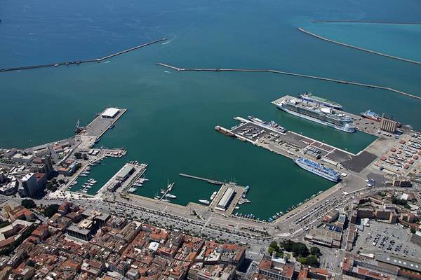 Porti porti-taglio-del-nastro-per-nuovo-terminal-crociere-cagliari