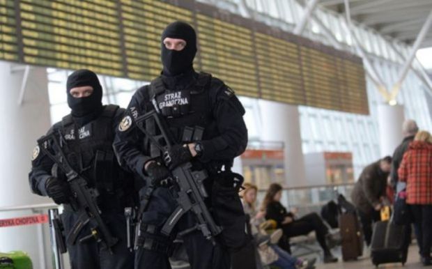 TERRORE A MONACO terrore-a-monaco-attacco-in-un-centro-commerciale-9-morti-suicida-il-killer-18enne