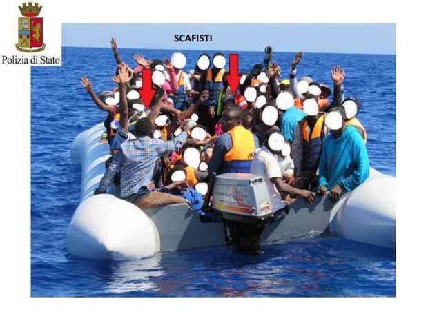 migranti-sbarco-cagliari-gambizzato-perch-and-egrave-pregava