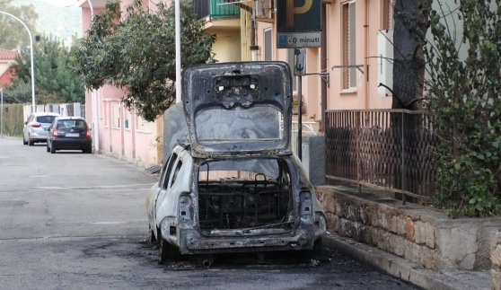 non-accetta-fine-relazione-brucia-per-2-volte-auto-della-ex