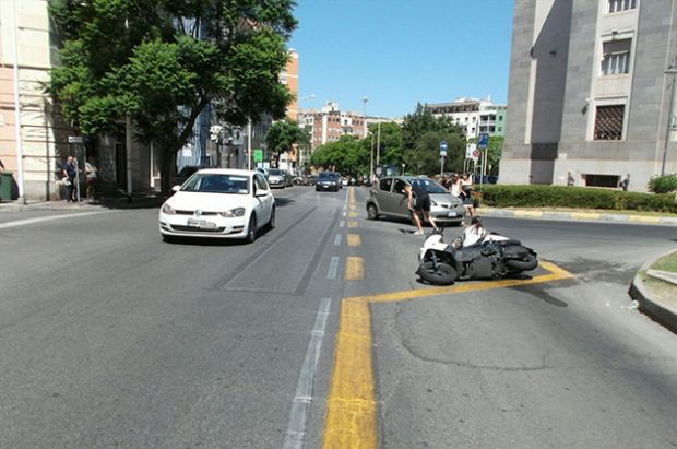 scontro-auto-moto-nessun-ferito