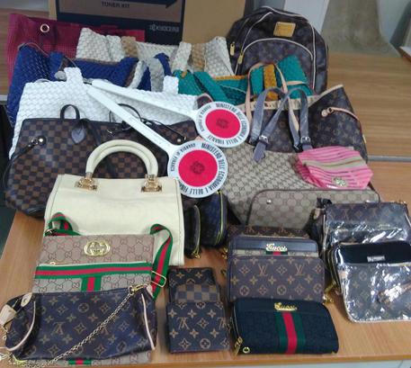 vendita-prodotti-contraffatti-nei-guai-13-ambulanti