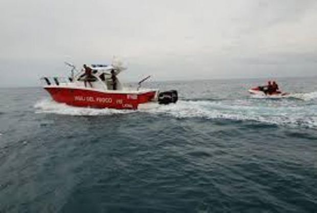 Gommone prende fuoco gommone-prende-fuoco-in-salvo-diportisti