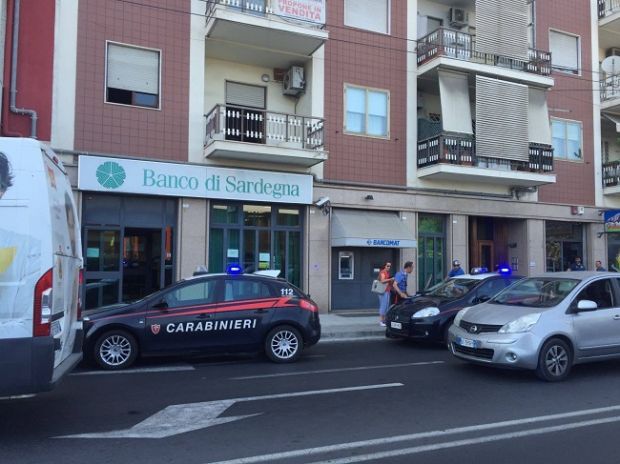 tentata-rapina-in-banca-a-cagliari-arrivano-carabinieri-e-colpo-fallisce