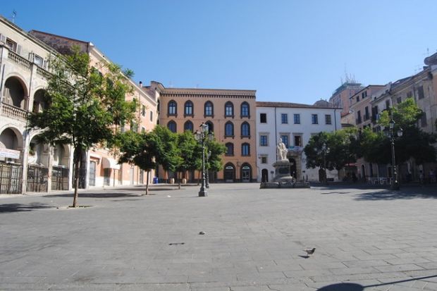 estate-addio-auto-a-sassari-piazza-tola-diventa-pedonale