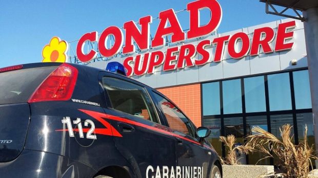 ladri-acrobati-al-conad-si-calano-dal-tetto-e-saccheggiano-il-caveau-bottino-da-100mila-euro