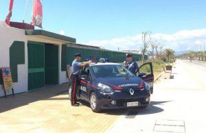 sorpreso-dai-carabinieri-mentre-saccheggia-un-and-rsquo-auto-al-poetto-arrestato
