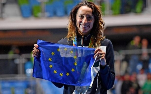 RIO rio-scherma-di-francisca-argento-nel-fioretto-azzurra-mostra-bandiera-europea-and-quot-isis-non-vincera-and-quot