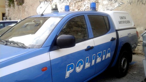 falso-allarme-bomba-porto-cervo-fatta-brillare-borsa-frigo