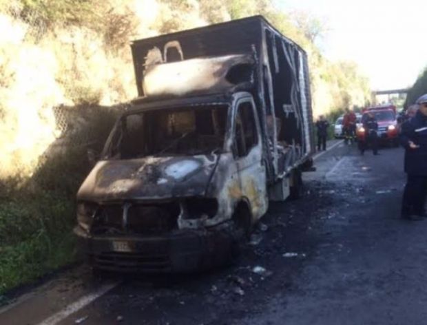 Attentato incendiario contro furgone di un pakistano attentato-incendiario-contro-furgone-di-un-pakistano