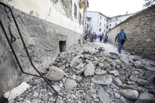 forte-terremoto-tra-lazio-e-marche-73-morti-per-bilancio-non-ufficiale