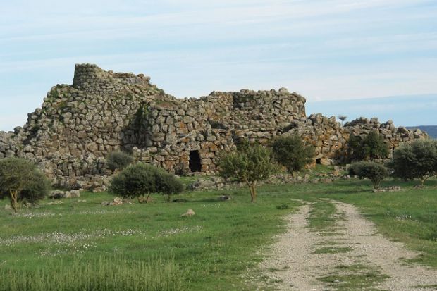 poesia-e-danza-all-ombra-del-nuraghe-arrubiu