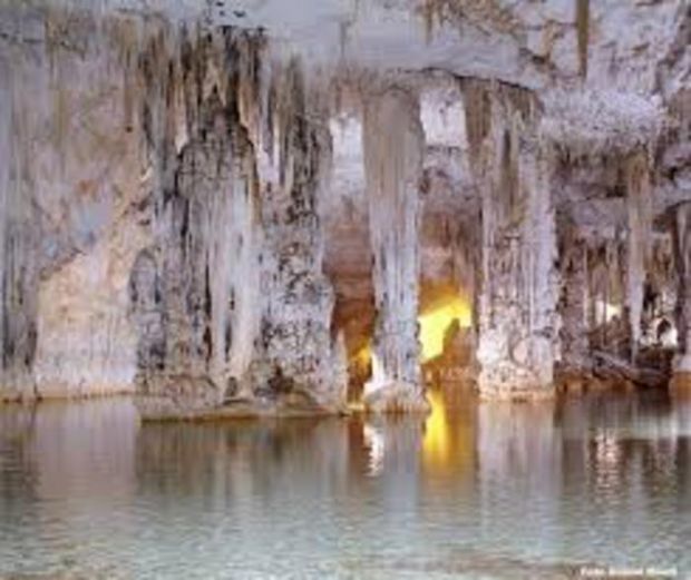 motonave-con-turisti-sbatte-su-isolotto-due-feriti