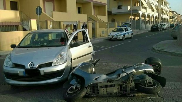 scontro-auto-moto-ferito-motociclista
