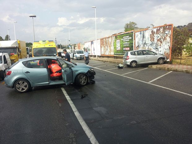 Scontro frontale tra auto scontro-frontale-tra-auto-due-feriti