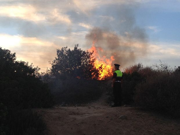 Incendio tra Villaggio pescatori e chiesetta S. Efisio incendio-tra-villaggio-pescatori-e-chiesetta-s-efisio