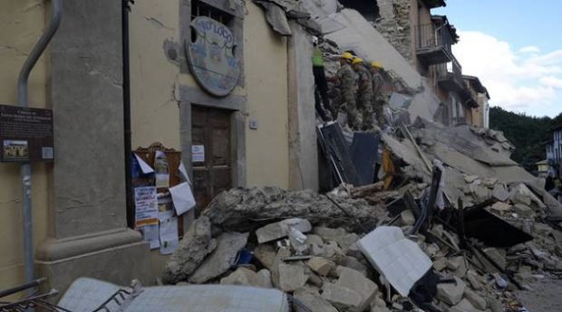 SISMA sisma-scosse-tra-arquata-e-accumoli-frana-su-salaria-rieti-ascoli