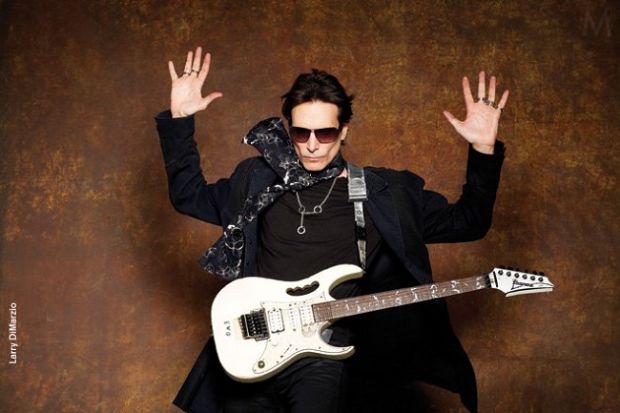 A Cagliari Steve Vai a-cagliari-steve-vai-mito-delle-sei-corde