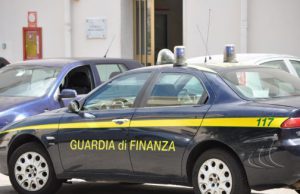 Gdf Cagliari: scoperte evasione per quasi 700mila euro contraffazione-sequestrati-cd-e-abbigliamento-a-sassari