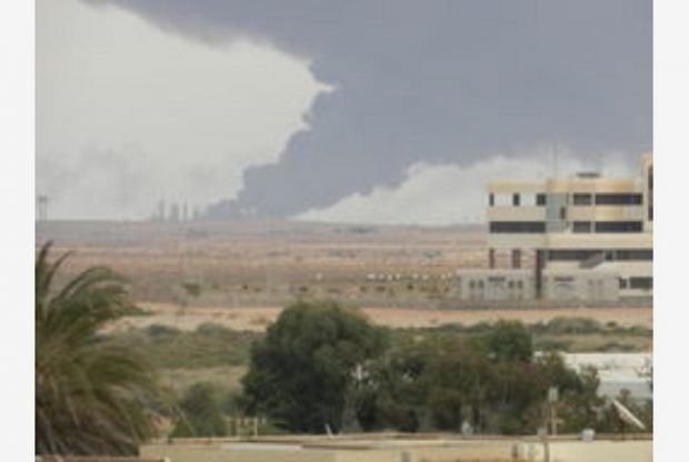 VIOLENTI SCONTRI A RAS LANUF IN LIBIA violenti-scontri-a-ras-lanuf-in-libia-cisterna-in-fiamme