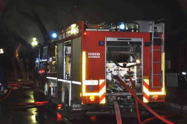 fiamme-in-un-concessionario-di-auto