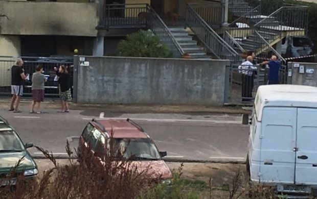 incendio-distrugge-moto-e-2-auto