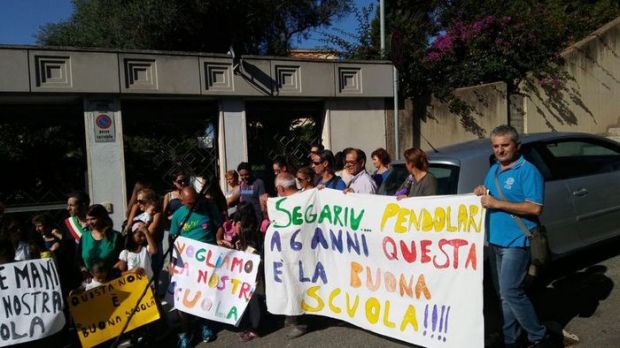 scuola-genitori-e-bambini-segariu-protestano-a-villa-devoto