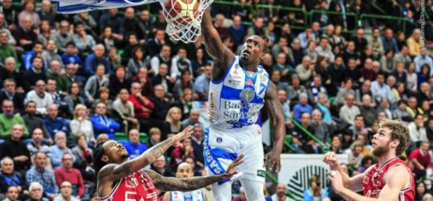 basket-sassari-batte-torino-e-vince-la-reale-mutua-cup