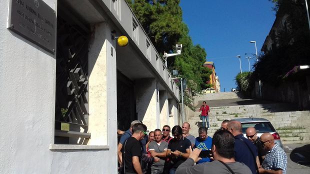 alcoa-dopo-vertice-al-mise-sindacalisti-davanti-sede-regione