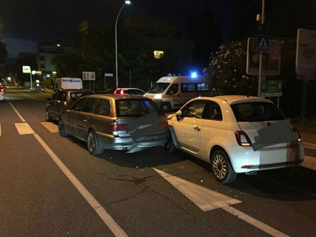 incidente-d-auto-tre-macchine-coinvolte